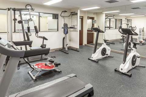 Howard Johnson Hotel by Wyndham Newark Airport Howard Johnson Hotel by Wyndham Newark Airport